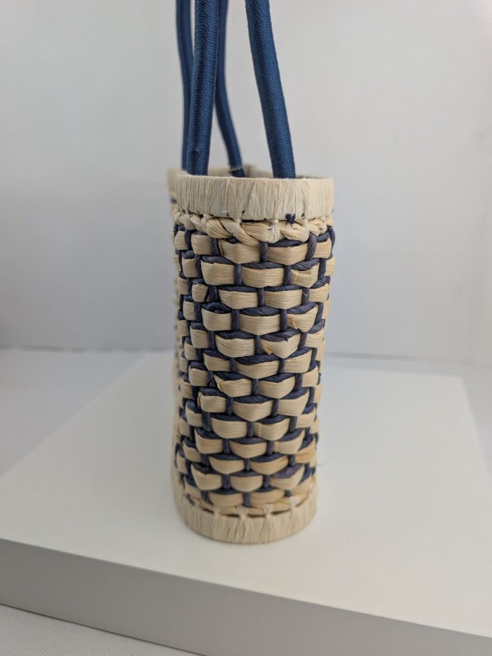 The Sak Original Woven Straw Rattan Basket Tote Bag Purse Navy Woven Insert EUC - Picture 10 of 12